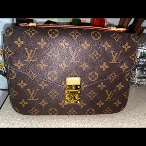 Louis Vuitton Pochette Métis Monogram Brown